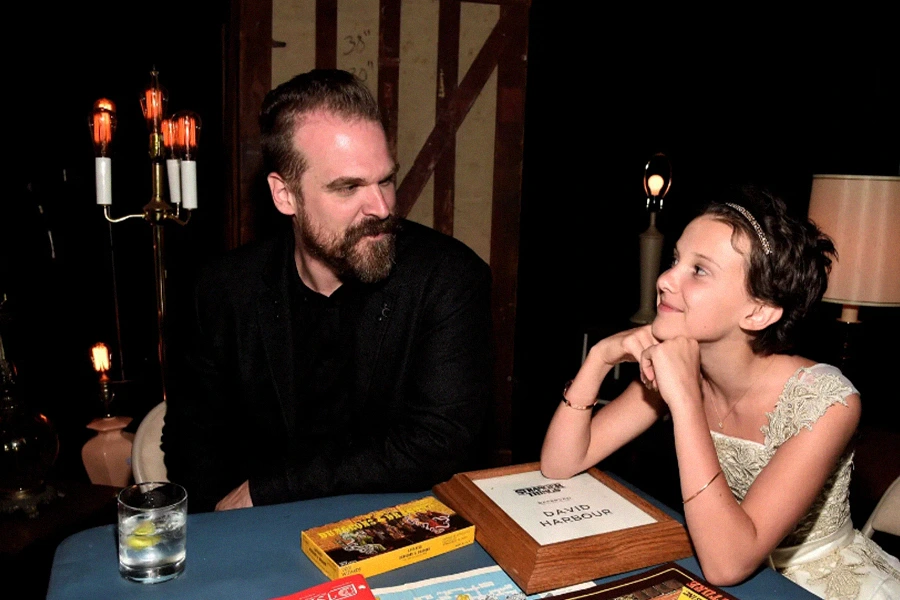 میلی بابی براون از همباری خود در «اتفاقات عجیب» شکایت کرد