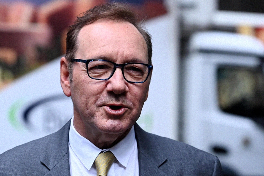 کوین اسپیسی شایعه بی‌خانمانی‌اش را رد کرد