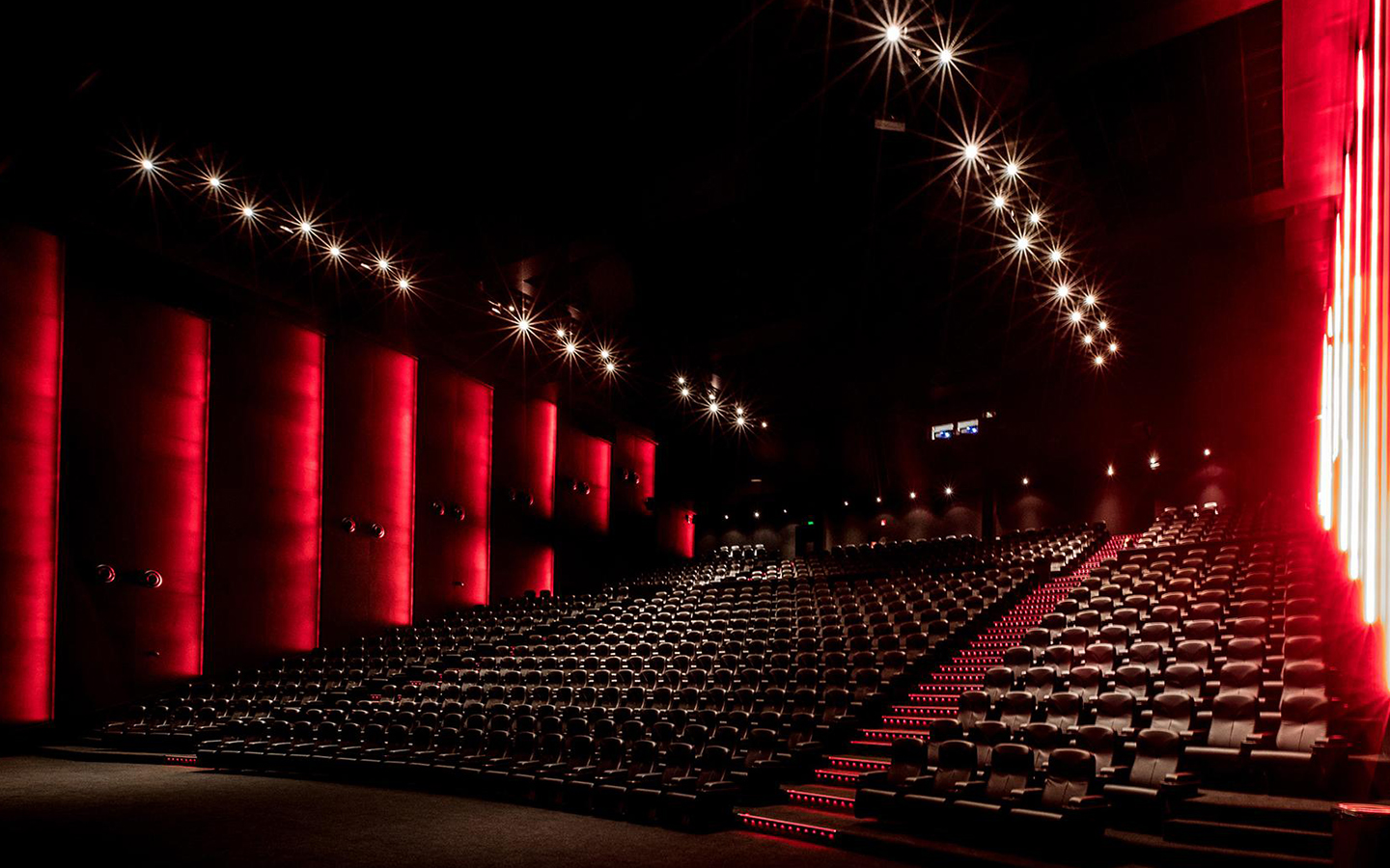 بررسی وضعیت سالن سینماهای کشور/ سالن‌ها خالی مانده‌اند